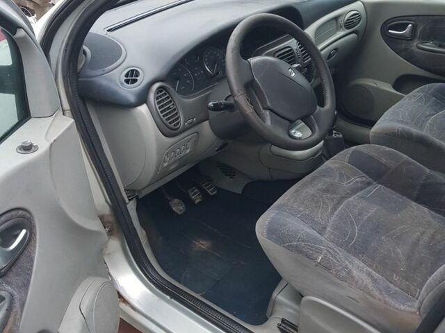 Серый Рено Сценик II, объемом двигателя 1 л и пробегом 1000 тыс. км за 1800 $, фото 1 на Automoto.ua