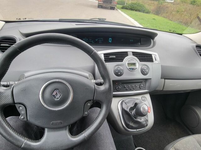 Серый Рено Сценик II, объемом двигателя 1.5 л и пробегом 190 тыс. км за 4800 $, фото 7 на Automoto.ua