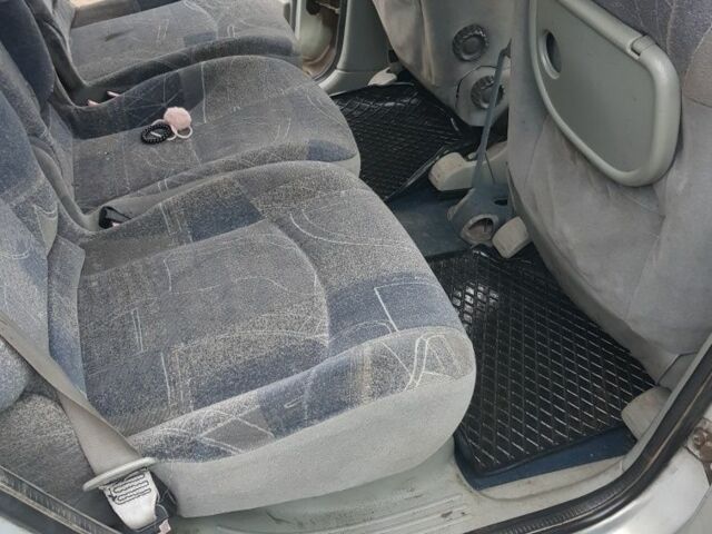 Серый Рено Сценик II, объемом двигателя 1 л и пробегом 1000 тыс. км за 1800 $, фото 5 на Automoto.ua