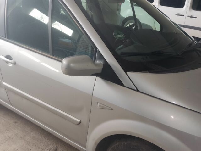 Серый Рено Сценик II, объемом двигателя 1.5 л и пробегом 255 тыс. км за 3200 $, фото 1 на Automoto.ua