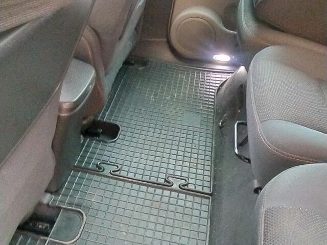 Серый Рено Сценик II, объемом двигателя 1.5 л и пробегом 250 тыс. км за 6300 $, фото 8 на Automoto.ua