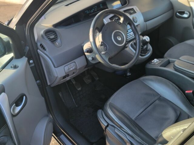 Серый Рено Сценик II, объемом двигателя 2 л и пробегом 195 тыс. км за 5500 $, фото 5 на Automoto.ua