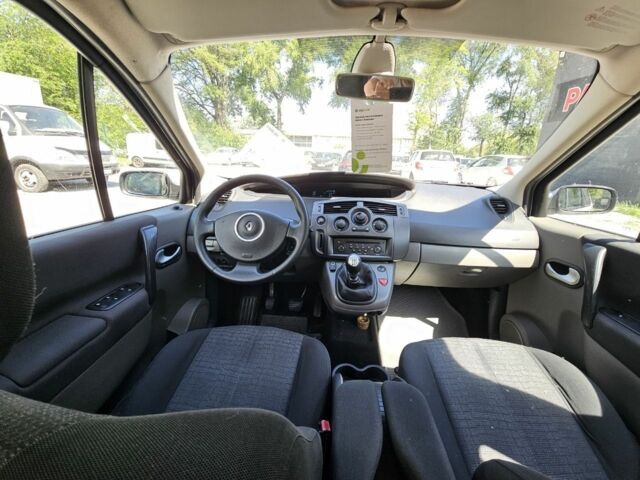 Серый Рено Сценик II, объемом двигателя 1.6 л и пробегом 234 тыс. км за 5799 $, фото 7 на Automoto.ua