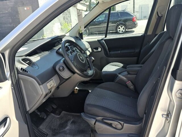 Серый Рено Сценик II, объемом двигателя 1.6 л и пробегом 234 тыс. км за 5799 $, фото 6 на Automoto.ua