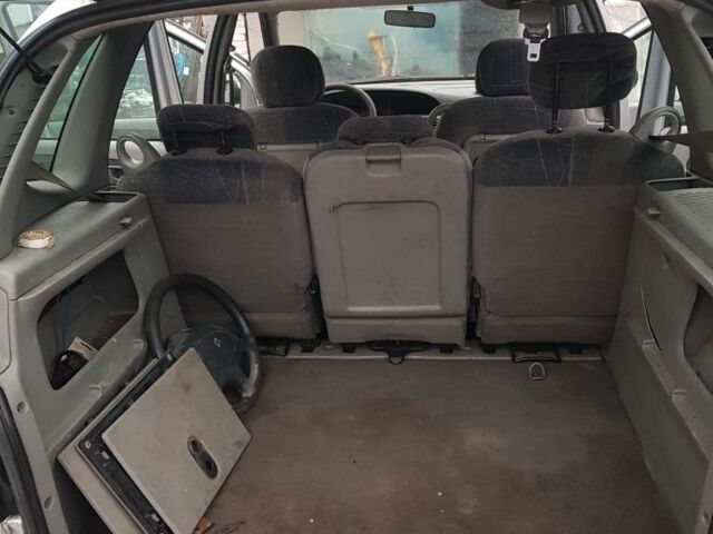 Серый Рено Сценик II, объемом двигателя 1 л и пробегом 1000 тыс. км за 1800 $, фото 7 на Automoto.ua