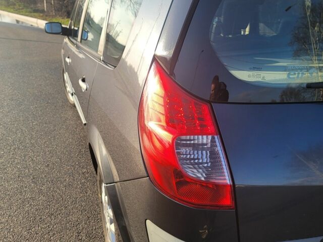 Серый Рено Сценик II, объемом двигателя 2 л и пробегом 195 тыс. км за 5500 $, фото 2 на Automoto.ua