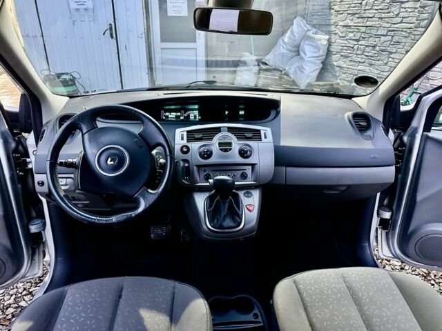 Серый Рено Сценик II, объемом двигателя 1.6 л и пробегом 228 тыс. км за 5450 $, фото 7 на Automoto.ua