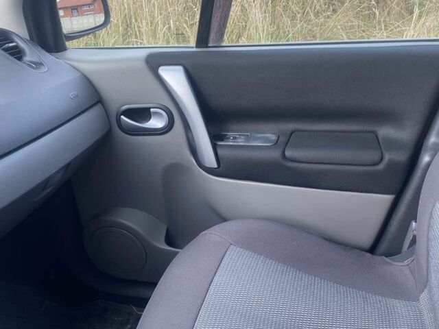 Серый Рено Сценик II, объемом двигателя 1.6 л и пробегом 230 тыс. км за 5000 $, фото 11 на Automoto.ua