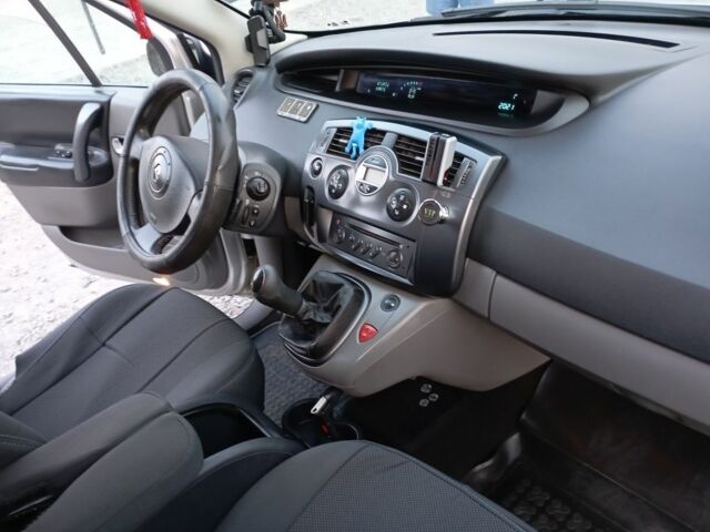 Рено Сценик II 2005 в Староконстантинов на Automoto.ua Серый Рено Сценик II, объемом двигателя 1.6 л и пробегом 362 тыс. км за 4800 $, фото 1 на Automoto.ua