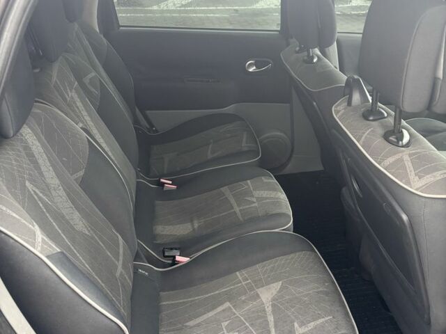 Рено Сценик II 2003 в Черняхове на Automoto.ua Серый Рено Сценик II, объемом двигателя 1.6 л и пробегом 295 тыс. км за 3850 $, фото 5 на Automoto.ua