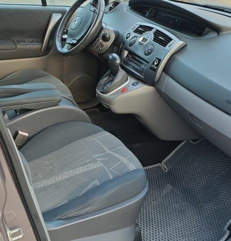 Серый Рено Сценик II, объемом двигателя 1.6 л и пробегом 207 тыс. км за 4800 $, фото 7 на Automoto.ua