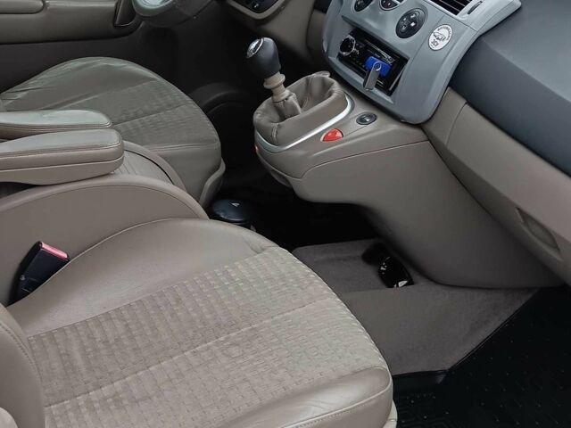 Сірий Рено Сценік II, об'ємом двигуна 2 л та пробігом 155 тис. км за 4600 $, фото 6 на Automoto.ua