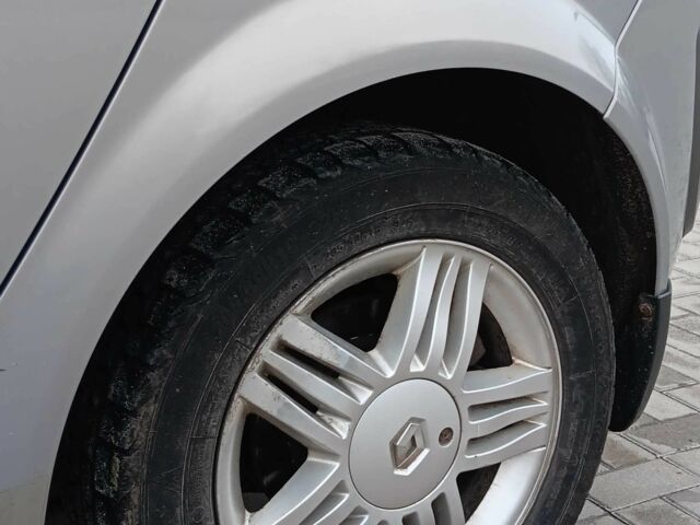 Сірий Рено Сценік II, об'ємом двигуна 2 л та пробігом 155 тис. км за 4600 $, фото 3 на Automoto.ua