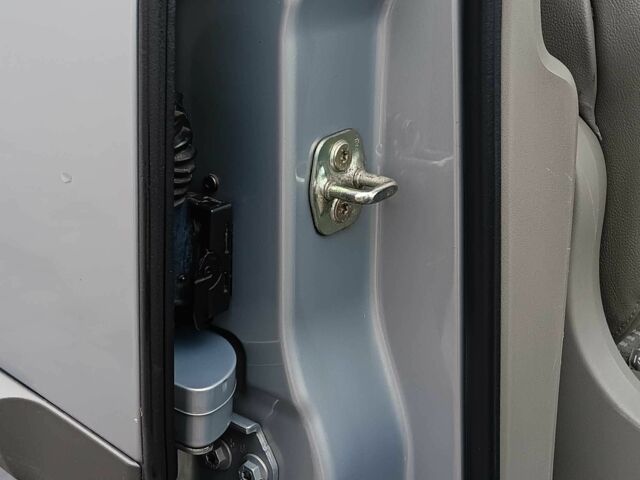 Сірий Рено Сценік II, об'ємом двигуна 2 л та пробігом 155 тис. км за 4600 $, фото 5 на Automoto.ua