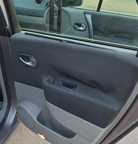 Серый Рено Сценик II, объемом двигателя 1.6 л и пробегом 207 тыс. км за 4800 $, фото 9 на Automoto.ua