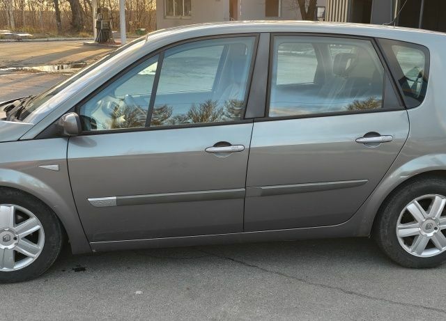 Серый Рено Сценик II, объемом двигателя 1.6 л и пробегом 207 тыс. км за 4800 $, фото 1 на Automoto.ua