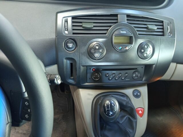 Серый Рено Сценик II, объемом двигателя 1.6 л и пробегом 160 тыс. км за 4400 $, фото 5 на Automoto.ua