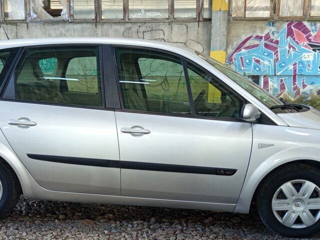 Серый Рено Сценик II, объемом двигателя 1.6 л и пробегом 160 тыс. км за 4400 $, фото 9 на Automoto.ua