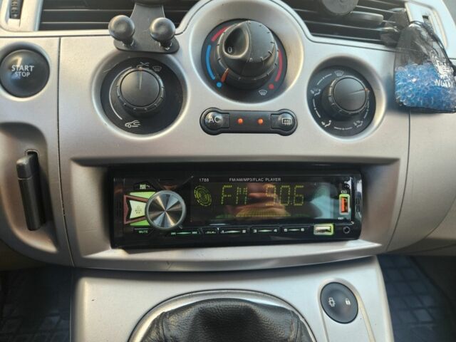 Рено Сценік II 2005 у Полтаві на Automoto.ua Сірий Рено Сценік II, об'ємом двигуна 1.6 л та пробігом 189 тис. км за 4600 $, фото 15 на Automoto.ua