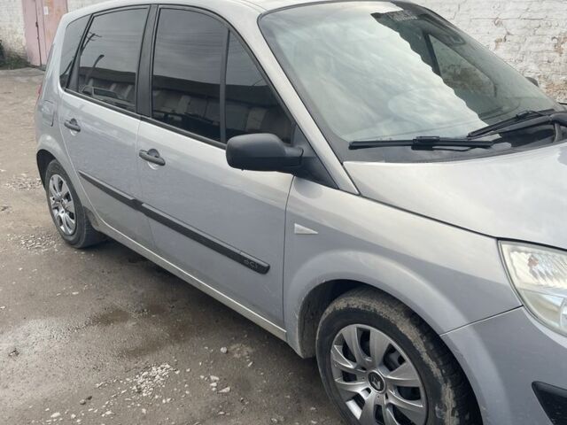 Серый Рено Сценик II, объемом двигателя 1.5 л и пробегом 227 тыс. км за 5000 $, фото 1 на Automoto.ua