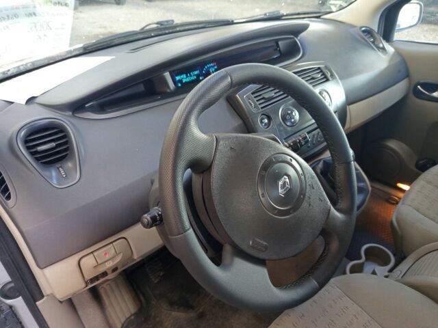 Серый Рено Сценик II, объемом двигателя 1.6 л и пробегом 160 тыс. км за 4400 $, фото 7 на Automoto.ua