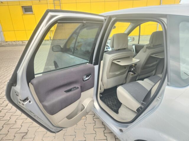 Рено Сценік II 2005 у Полтаві на Automoto.ua Сірий Рено Сценік II, об'ємом двигуна 1.6 л та пробігом 189 тис. км за 4600 $, фото 8 на Automoto.ua