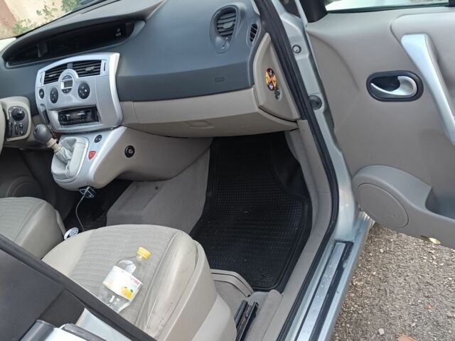 Сірий Рено Сценік II, об'ємом двигуна 2 л та пробігом 300 тис. км за 2700 $, фото 6 на Automoto.ua