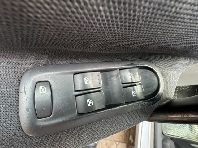 Серый Рено Сценик II, объемом двигателя 1.6 л и пробегом 189 тыс. км за 4999 $, фото 11 на Automoto.ua