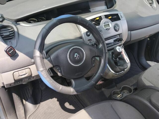 Серый Рено Сценик II, объемом двигателя 1.5 л и пробегом 300 тыс. км за 4200 $, фото 5 на Automoto.ua