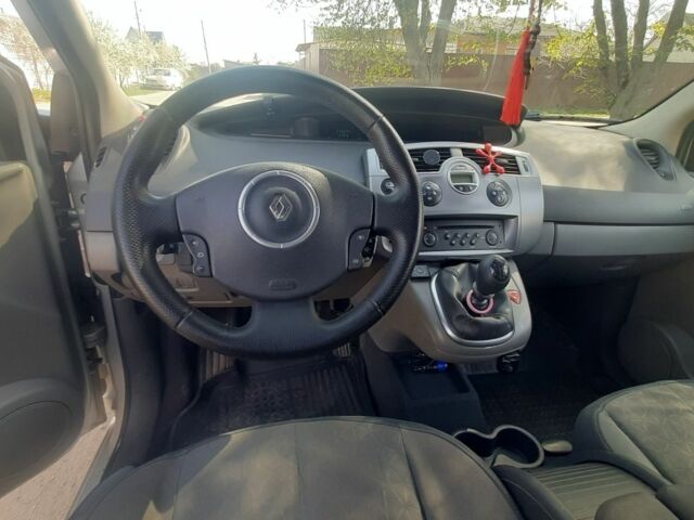 Серый Рено Сценик II, объемом двигателя 1.6 л и пробегом 219 тыс. км за 5100 $, фото 5 на Automoto.ua