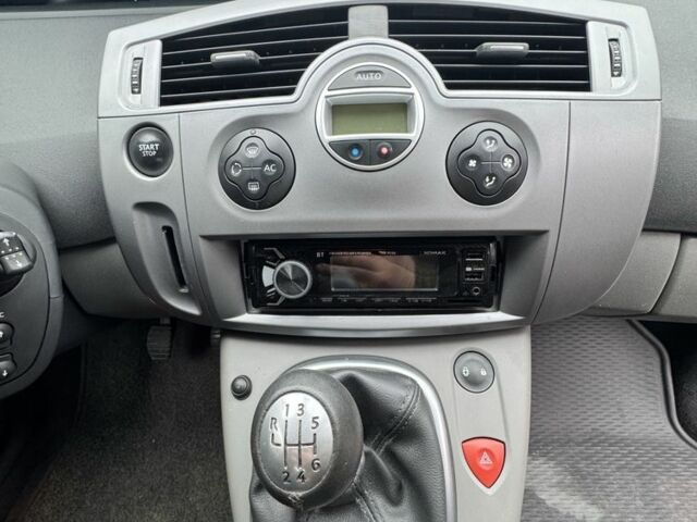 Серый Рено Сценик II, объемом двигателя 1.6 л и пробегом 187 тыс. км за 5499 $, фото 14 на Automoto.ua