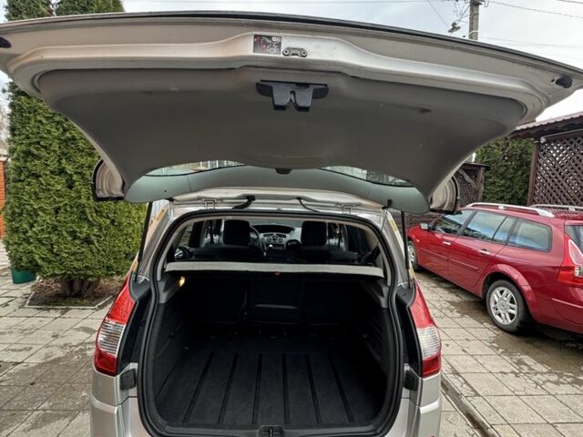 Серый Рено Сценик II, объемом двигателя 1.6 л и пробегом 189 тыс. км за 4999 $, фото 4 на Automoto.ua