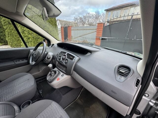 Серый Рено Сценик II, объемом двигателя 1.6 л и пробегом 189 тыс. км за 4999 $, фото 7 на Automoto.ua