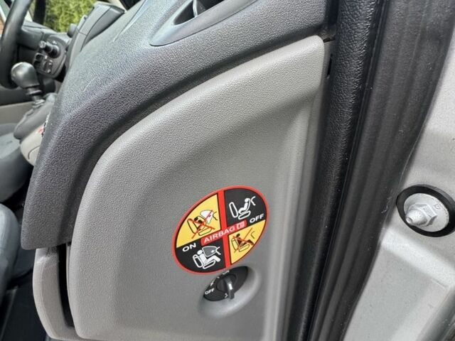 Серый Рено Сценик II, объемом двигателя 1.6 л и пробегом 189 тыс. км за 4999 $, фото 15 на Automoto.ua