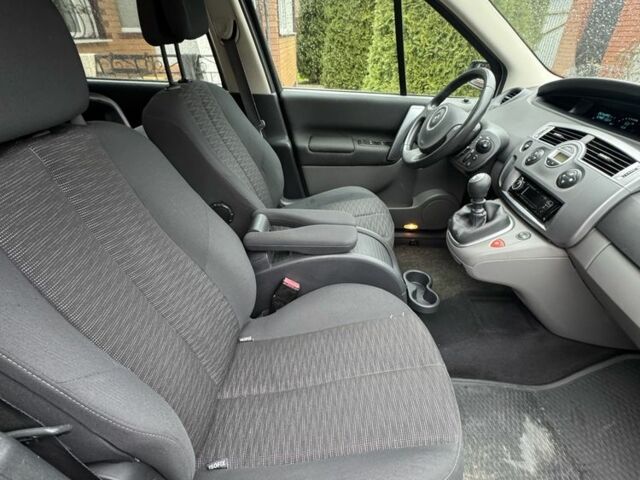 Серый Рено Сценик II, объемом двигателя 1.6 л и пробегом 187 тыс. км за 5499 $, фото 6 на Automoto.ua