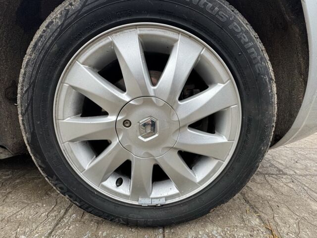 Серый Рено Сценик II, объемом двигателя 1.6 л и пробегом 187 тыс. км за 5499 $, фото 8 на Automoto.ua