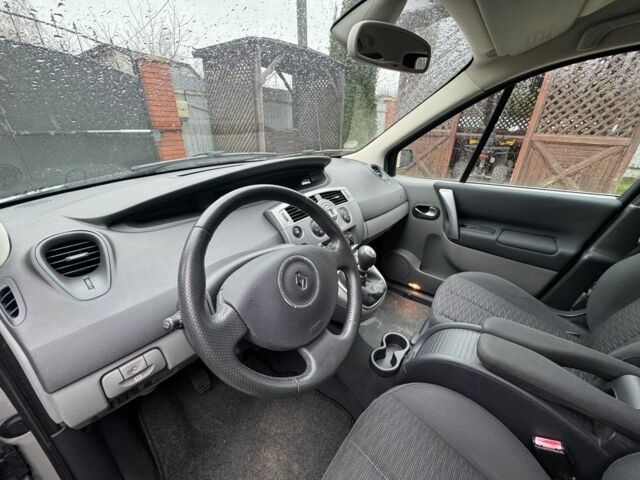 Серый Рено Сценик II, объемом двигателя 1.6 л и пробегом 187 тыс. км за 5499 $, фото 4 на Automoto.ua