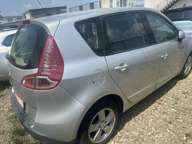 Серый Рено Сценик II, объемом двигателя 2 л и пробегом 210 тыс. км за 7481 $, фото 3 на Automoto.ua