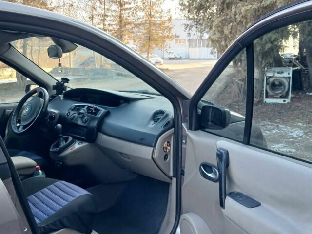 Серый Рено Сценик II, объемом двигателя 1.9 л и пробегом 305 тыс. км за 5200 $, фото 3 на Automoto.ua