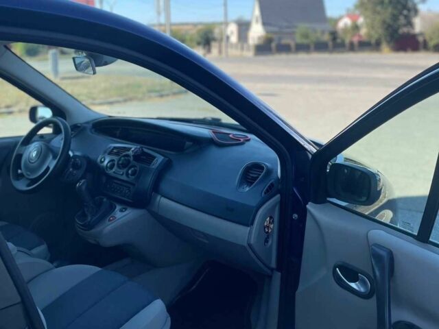 Синий Рено Сценик II, объемом двигателя 1.6 л и пробегом 290 тыс. км за 3929 $, фото 3 на Automoto.ua