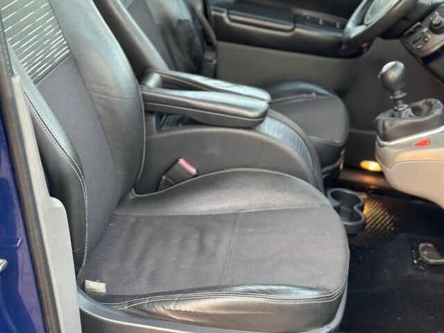 Синій Рено Сценік II, об'ємом двигуна 1.9 л та пробігом 220 тис. км за 2300 $, фото 7 на Automoto.ua