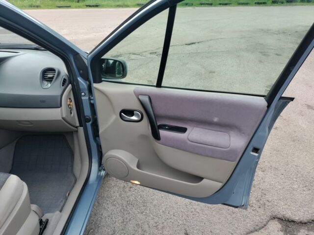 Синий Рено Сценик II, объемом двигателя 1.6 л и пробегом 236 тыс. км за 5200 $, фото 4 на Automoto.ua