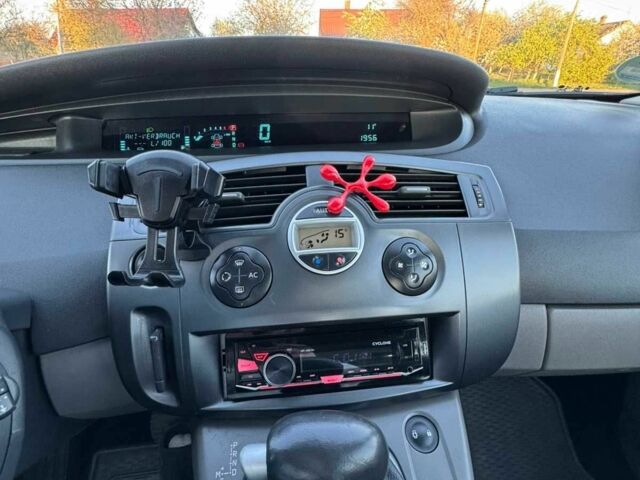 Синий Рено Сценик II, объемом двигателя 1.6 л и пробегом 200 тыс. км за 5600 $, фото 5 на Automoto.ua