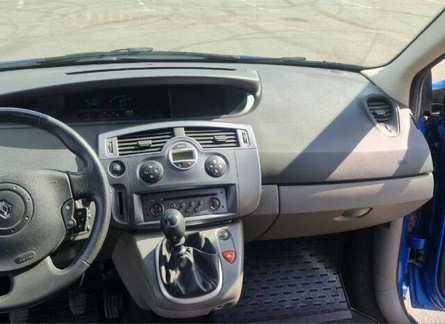 Рено Сценік II 2005 у Буче на Automoto.ua Синій Рено Сценік II, об'ємом двигуна 2 л та пробігом 262 тис. км за 4800 $, фото 5 на Automoto.ua