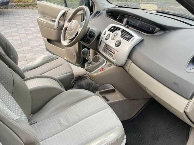 Зеленый Рено Сценик II, объемом двигателя 1.9 л и пробегом 317 тыс. км за 3200 $, фото 3 на Automoto.ua