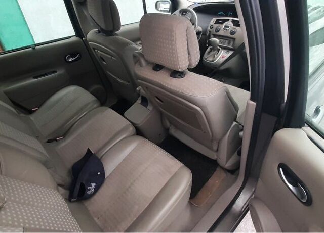 Рено Сценик II 2003 в Жмеренке на Automoto.ua Зеленый Рено Сценик II, объемом двигателя 2 л и пробегом 258 тыс. км за 4459 $, фото 5 на Automoto.ua