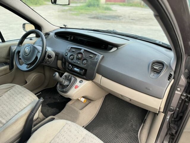 Зелений Рено Сценік II, об'ємом двигуна 1.5 л та пробігом 300 тис. км за 3599 $, фото 13 на Automoto.ua