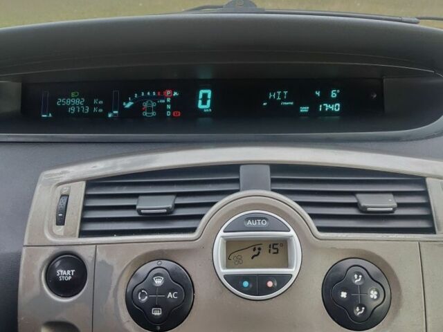 Зеленый Рено Сценик II, объемом двигателя 2 л и пробегом 258 тыс. км за 4800 $, фото 7 на Automoto.ua