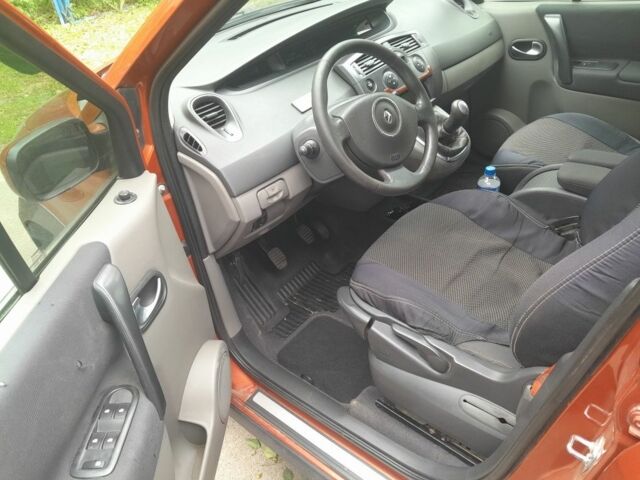 Оранжевый Рено Сценик II, объемом двигателя 1.6 л и пробегом 202 тыс. км за 5600 $, фото 4 на Automoto.ua