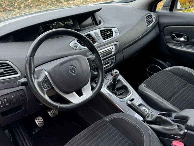 Білий Рено Сценік III, об'ємом двигуна 1.6 л та пробігом 211 тис. км за 9200 $, фото 8 на Automoto.ua